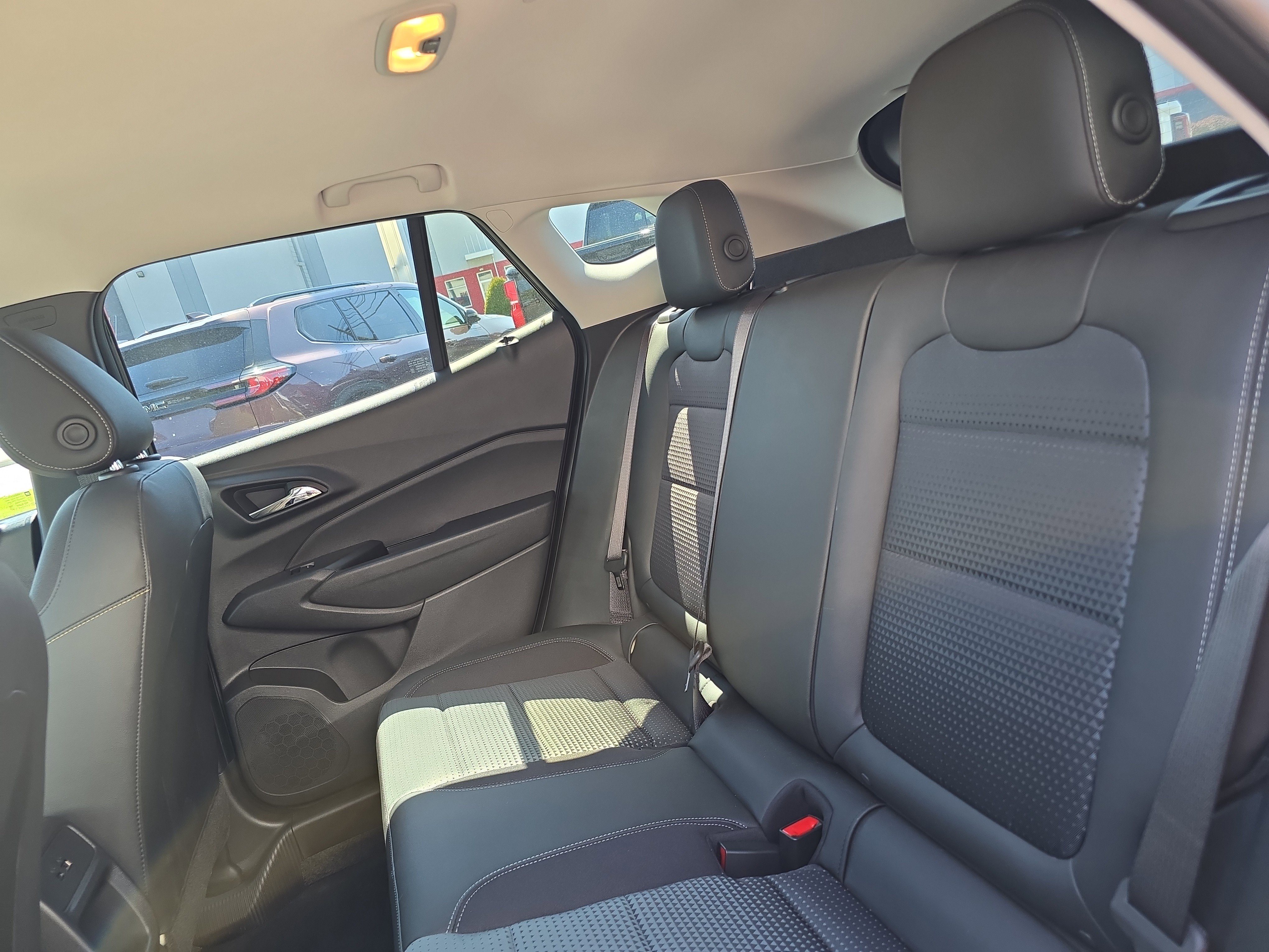 Used 2026 Chevrolet Trax LT w/ Sunroof Package FWD image 14