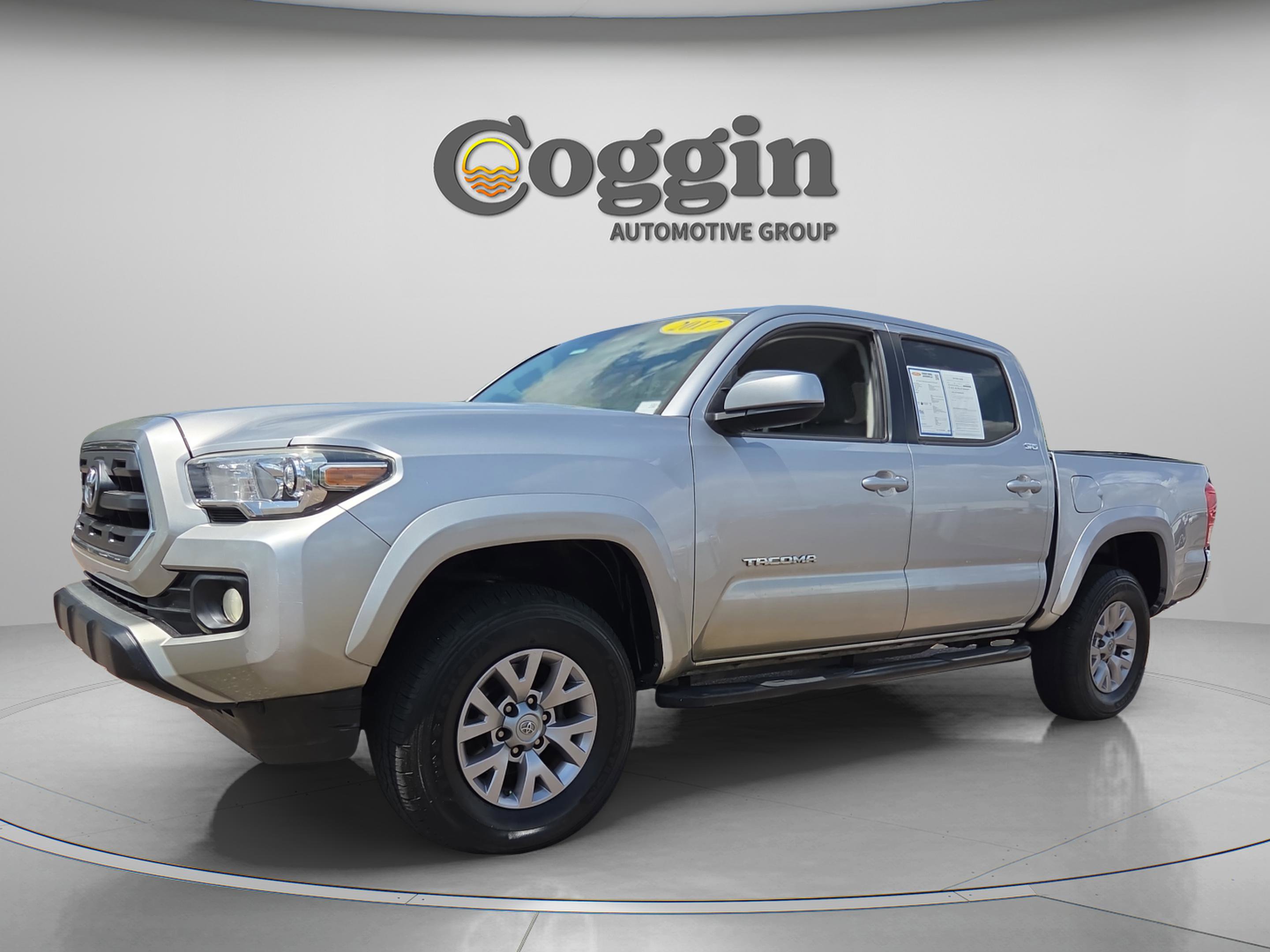 Used 2017 Toyota Tacoma SR5 w/ Tow Package RWD image 1