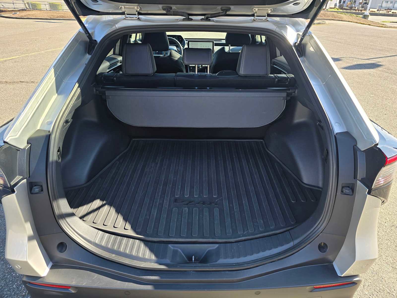 Used 2023 Toyota bZ4X XLE w/ Weather Package image 14