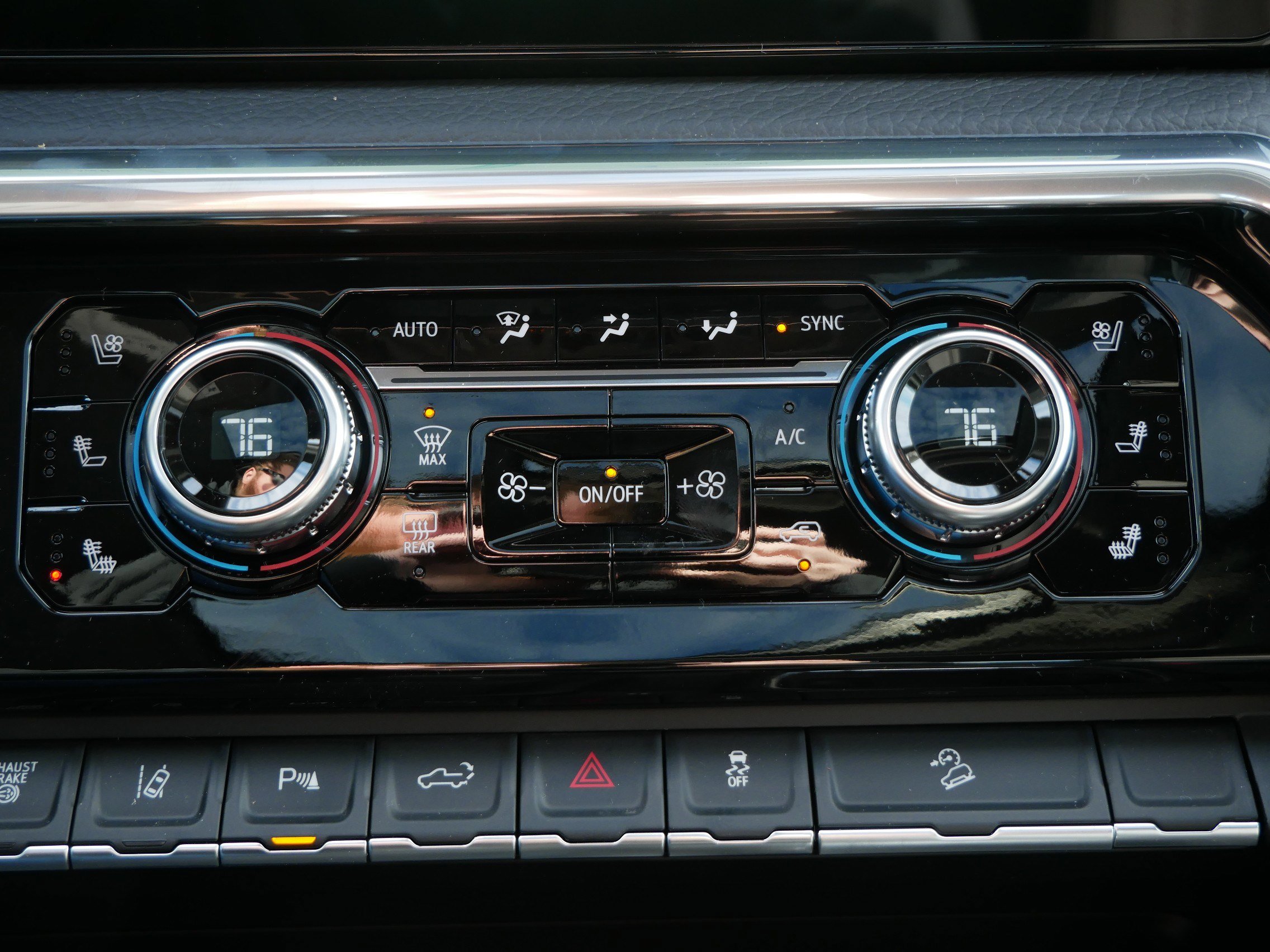 New 2026 GMC Sierra 3500 Denali w/ Denali Reserve Package AWD/4WD image 8