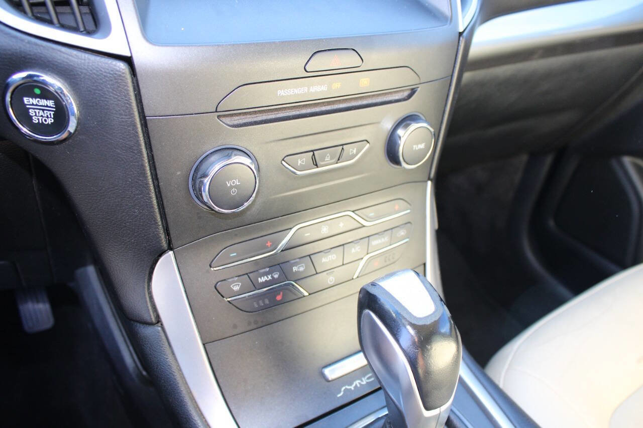 Used 2015 Ford Edge SEL w/ Equipment Group 201A AWD/4WD image 16