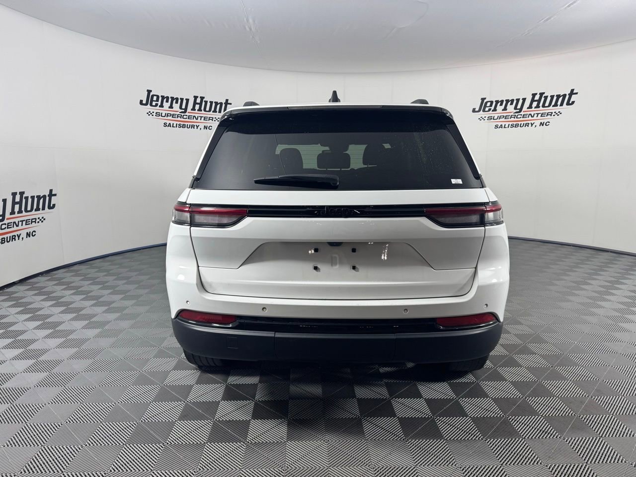 Used 2023 Jeep Grand Cherokee Altitude RWD image 12