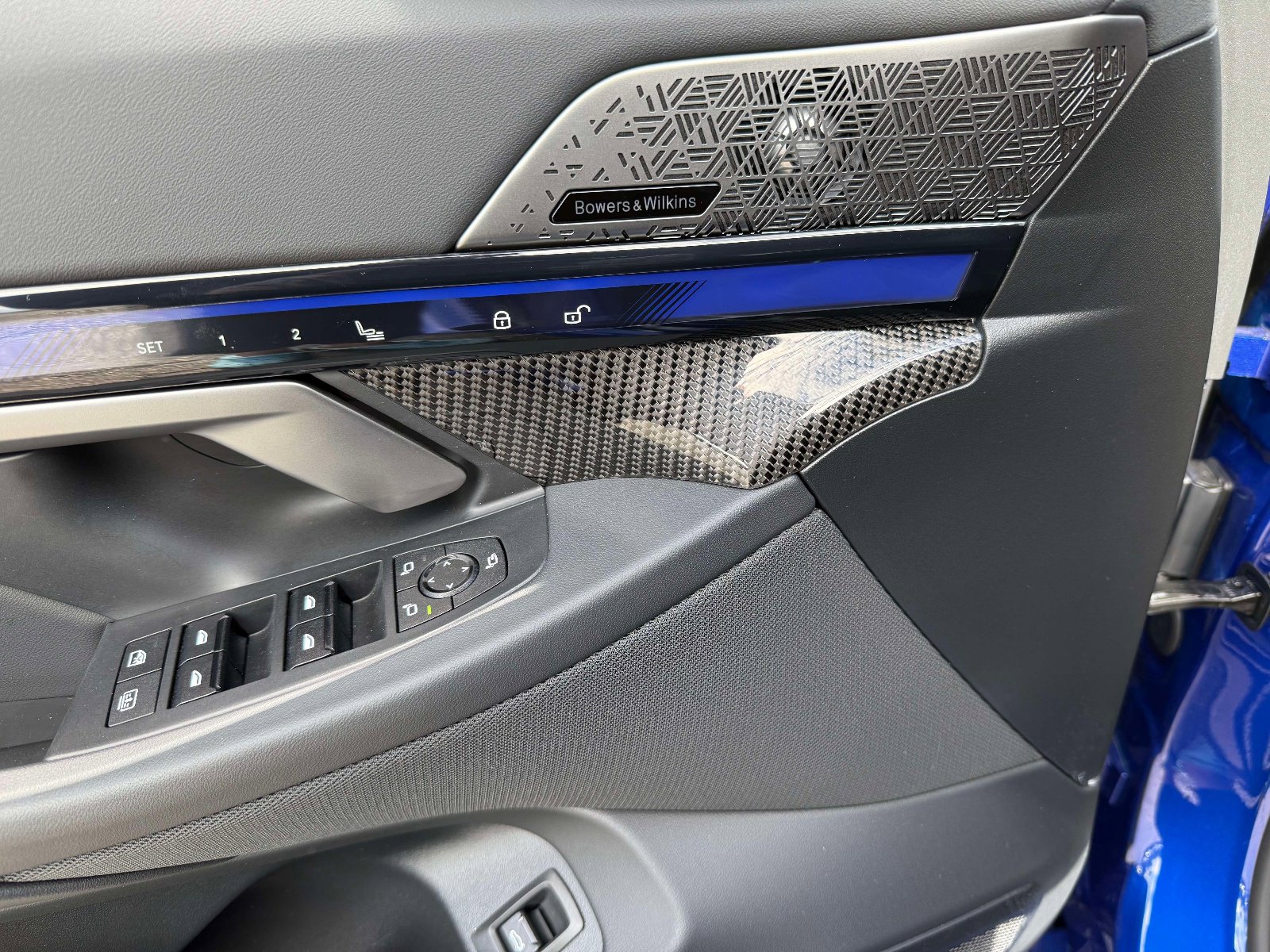 Used 2025 BMW M5 w/ Carbon Package image 37