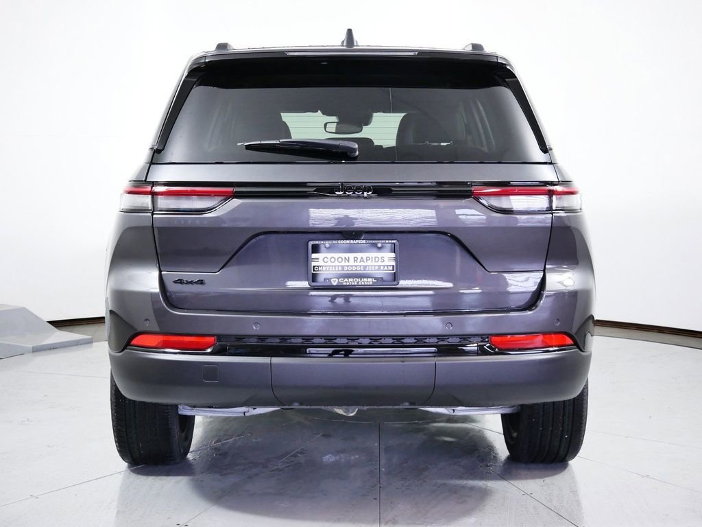Certified 2024 Jeep Grand Cherokee Altitude image 12