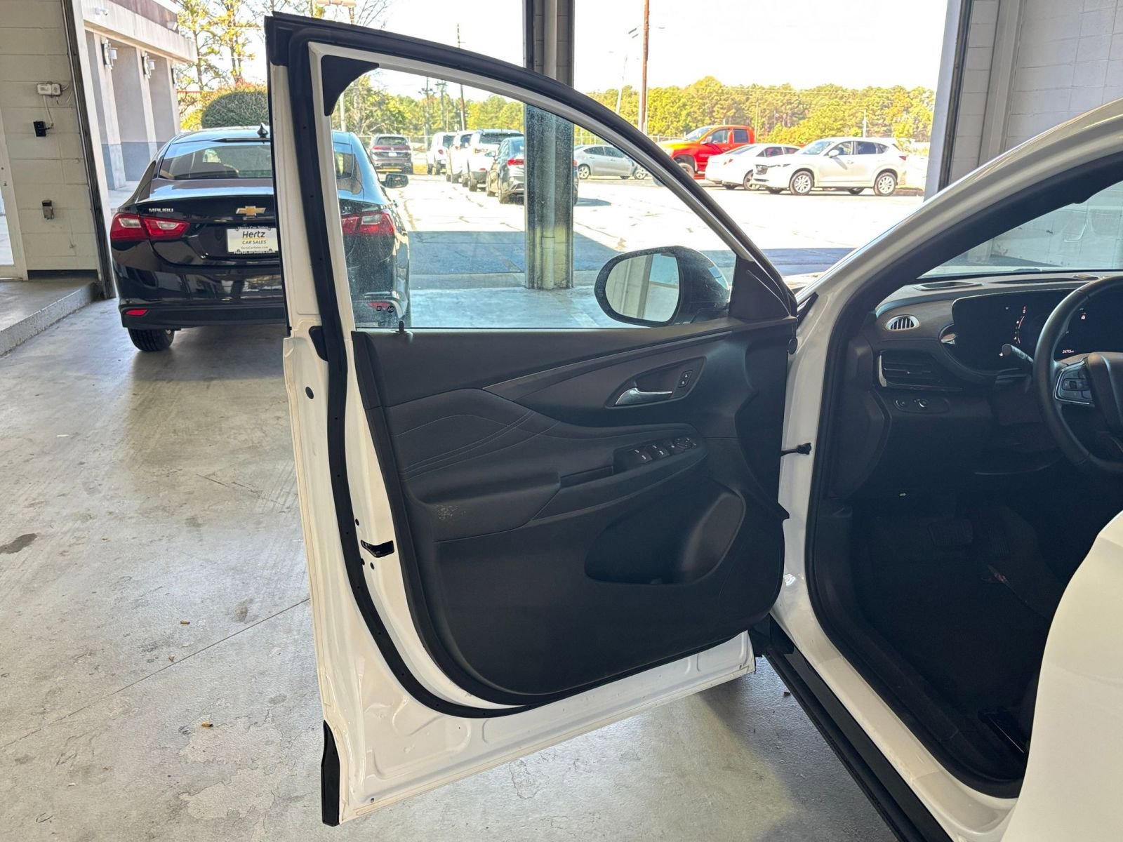 Used 2025 Buick Envista Sport Touring image 20