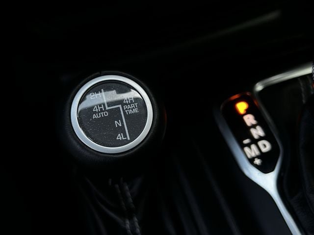 Used 2021 Jeep Wrangler Unlimited Sahara w/ Cold Weather Group AWD/4WD image 23