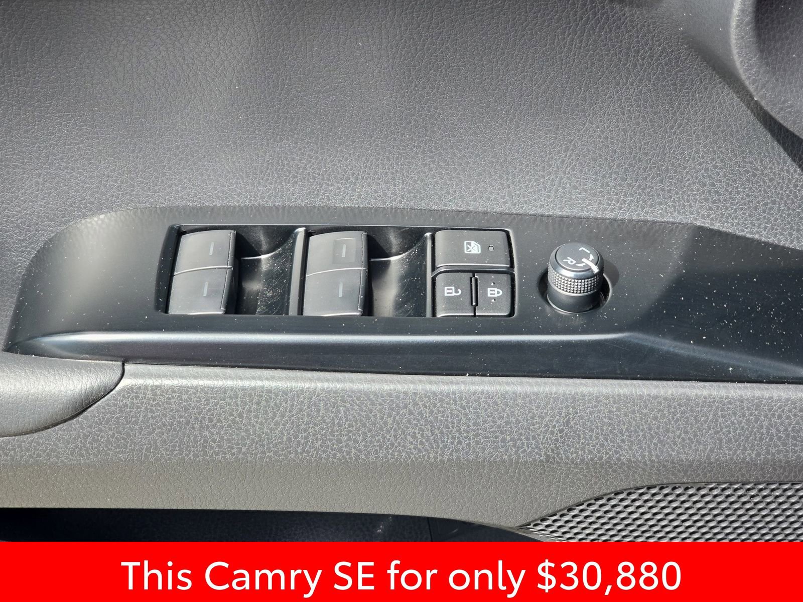 Used 2025 Toyota Camry SE w/ Convenience Package FWD image 35