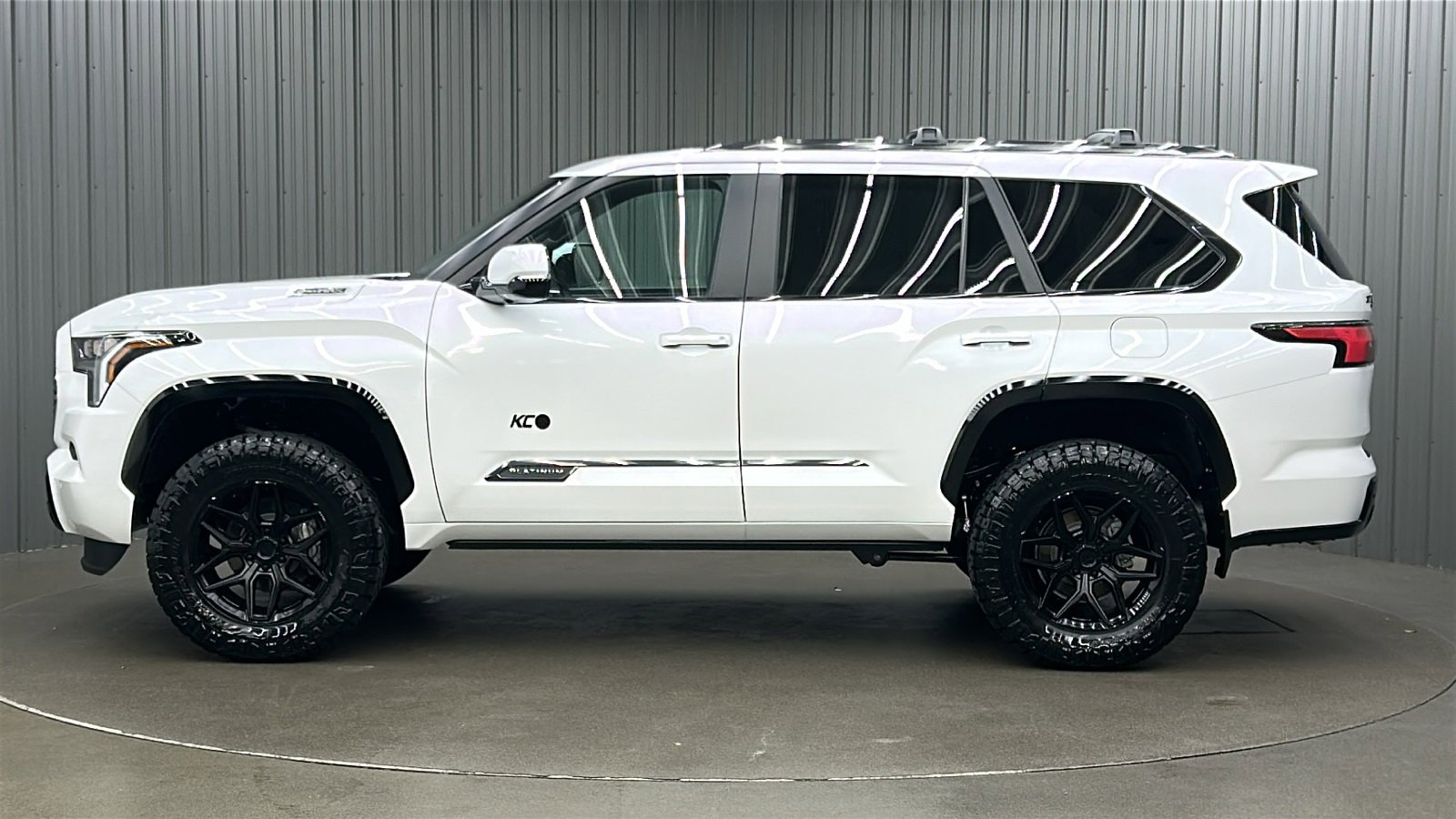 Used 2025 Toyota Sequoia Platinum image 2