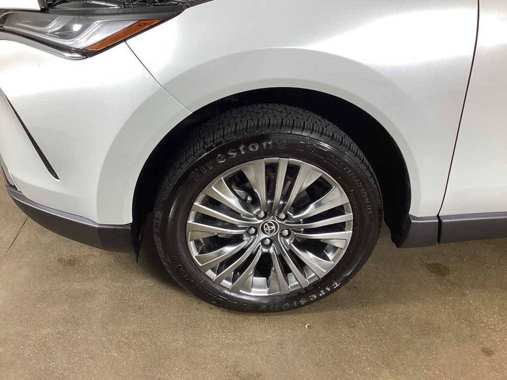 Used 2024 Toyota Venza Limited AWD/4WD image 28