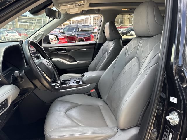 Used 2024 Toyota Highlander Platinum AWD/4WD image 30