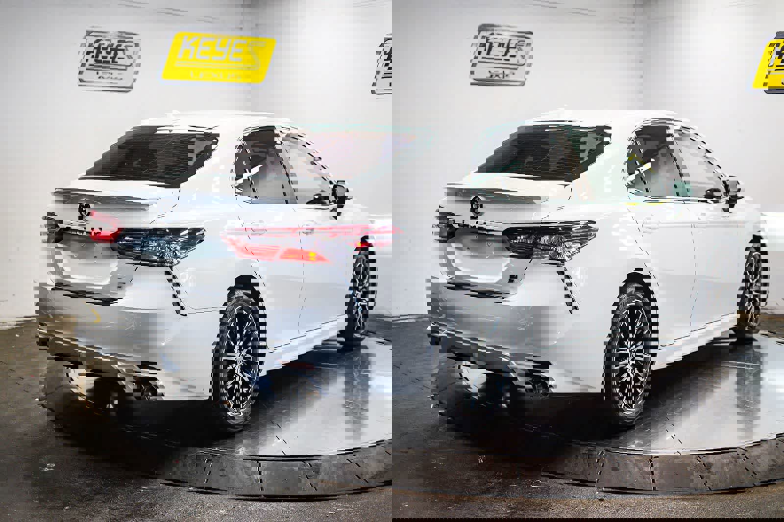 Used 2023 Toyota Camry SE w/ Convenience Package image 4