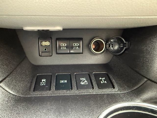 Used 2018 Toyota Highlander LE image 10