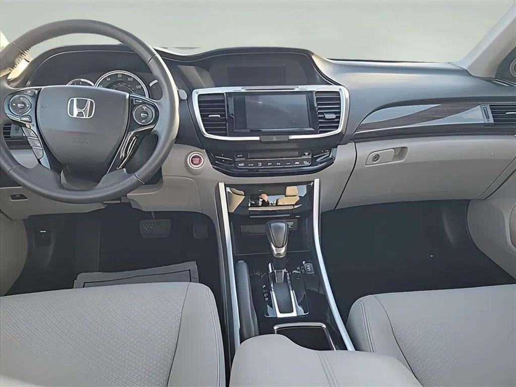Used 2017 Honda Accord EX-L image 10