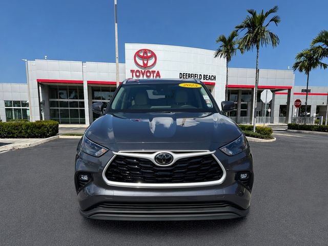 Certified 2025 Toyota Highlander XLE AWD/4WD image 2