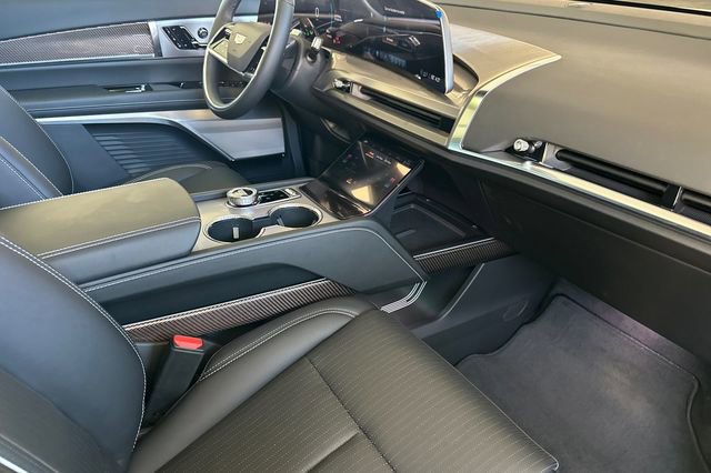 New 2026 Cadillac Vistiq Sport w/ LPO, Floor Liner Package image 15