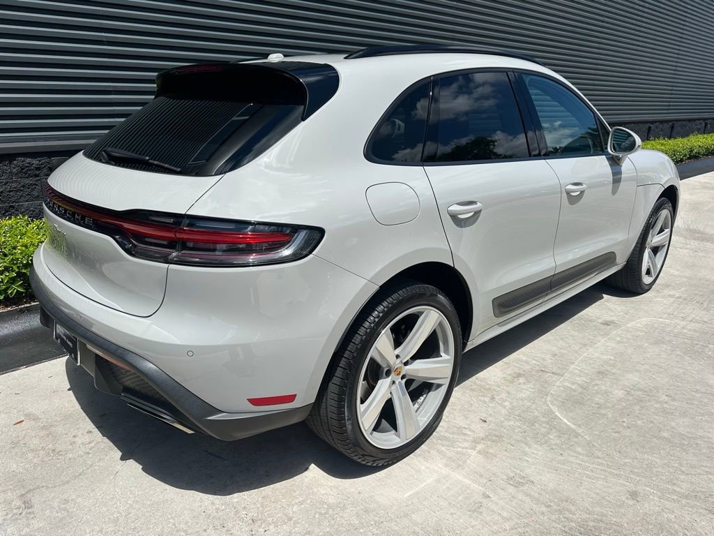 Certified 2023 Porsche Macan AWD/4WD image 9