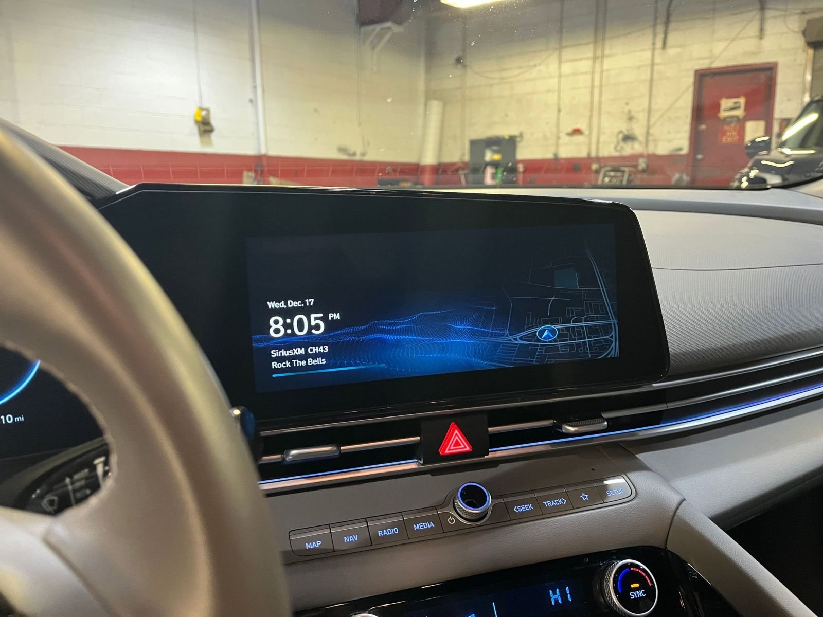 Used 2025 Hyundai Elantra SEL image 21