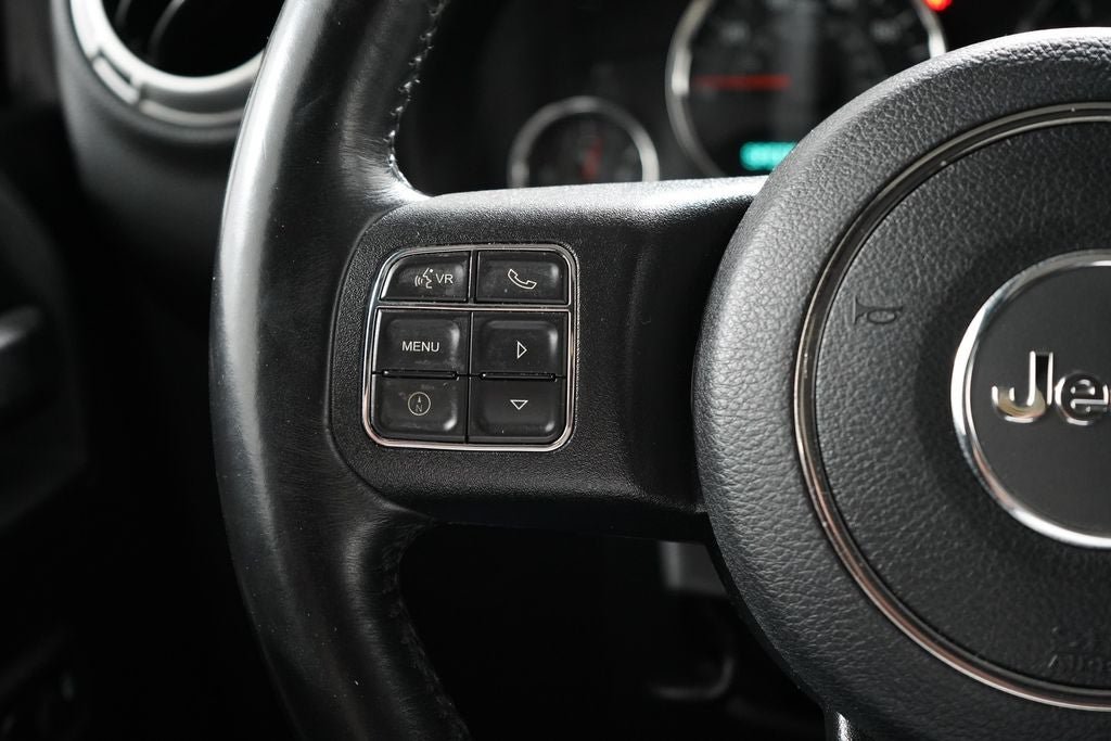 Used 2017 Jeep Wrangler Unlimited Sahara w/ Connectivity Group AWD/4WD image 18