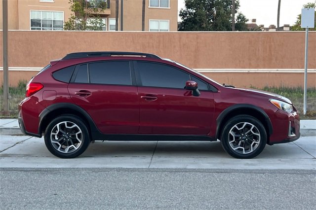 Used 2017 Subaru Crosstrek 2.0i Premium image 3