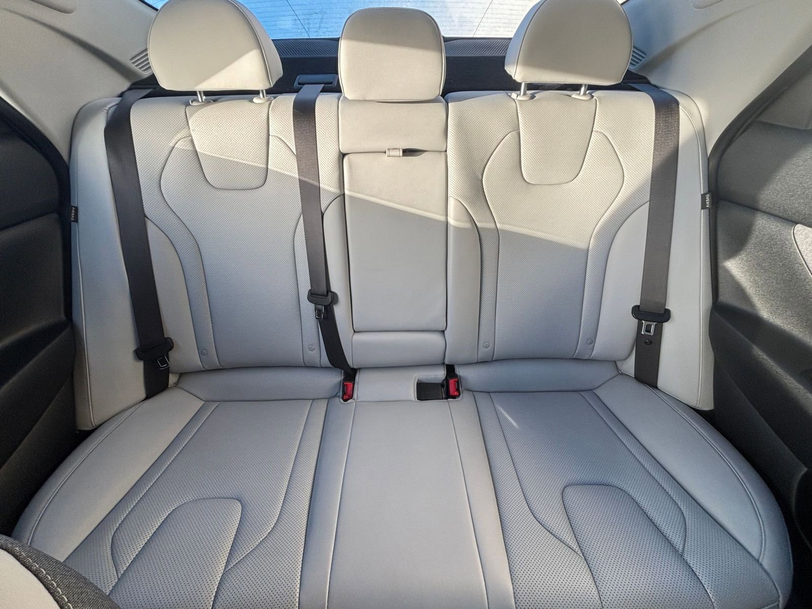 Used 2025 Hyundai Elantra Limited image 39