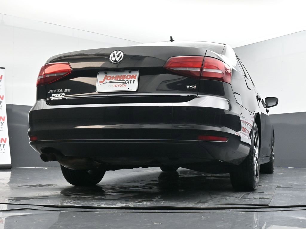 Used 2017 Volkswagen Jetta SE image 39