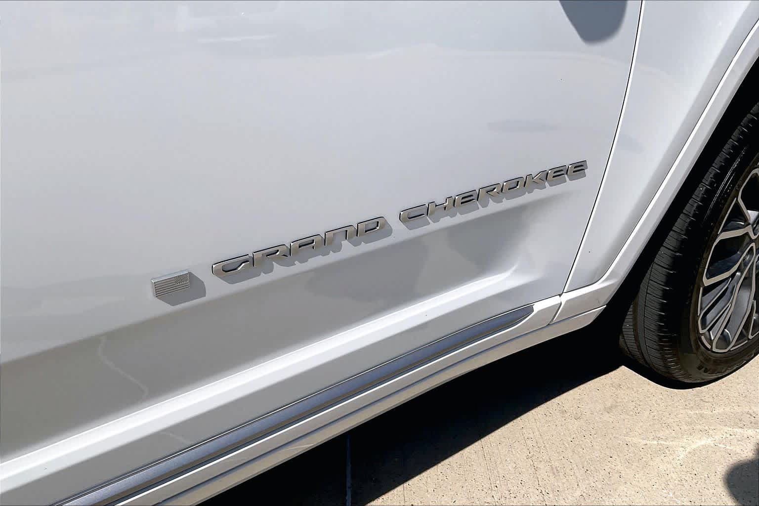 Used 2026 Jeep Grand Cherokee Summit w/ Adv Protech Group IV AWD/4WD image 10