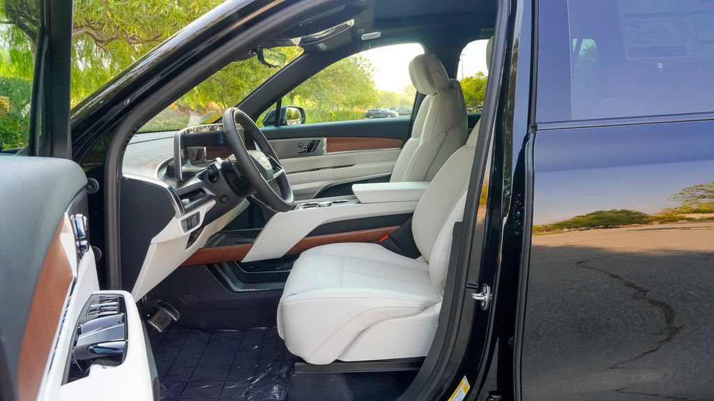 New 2027 Cadillac Vistiq Sport AWD/4WD image 14