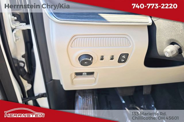 Used 2024 Jeep Wagoneer L Series II w/ Flexible Seating Group AWD/4WD image 16