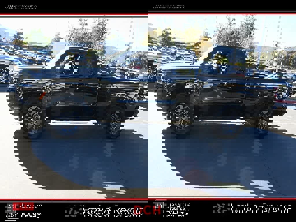 Used 2025 Nissan Frontier SV image 4