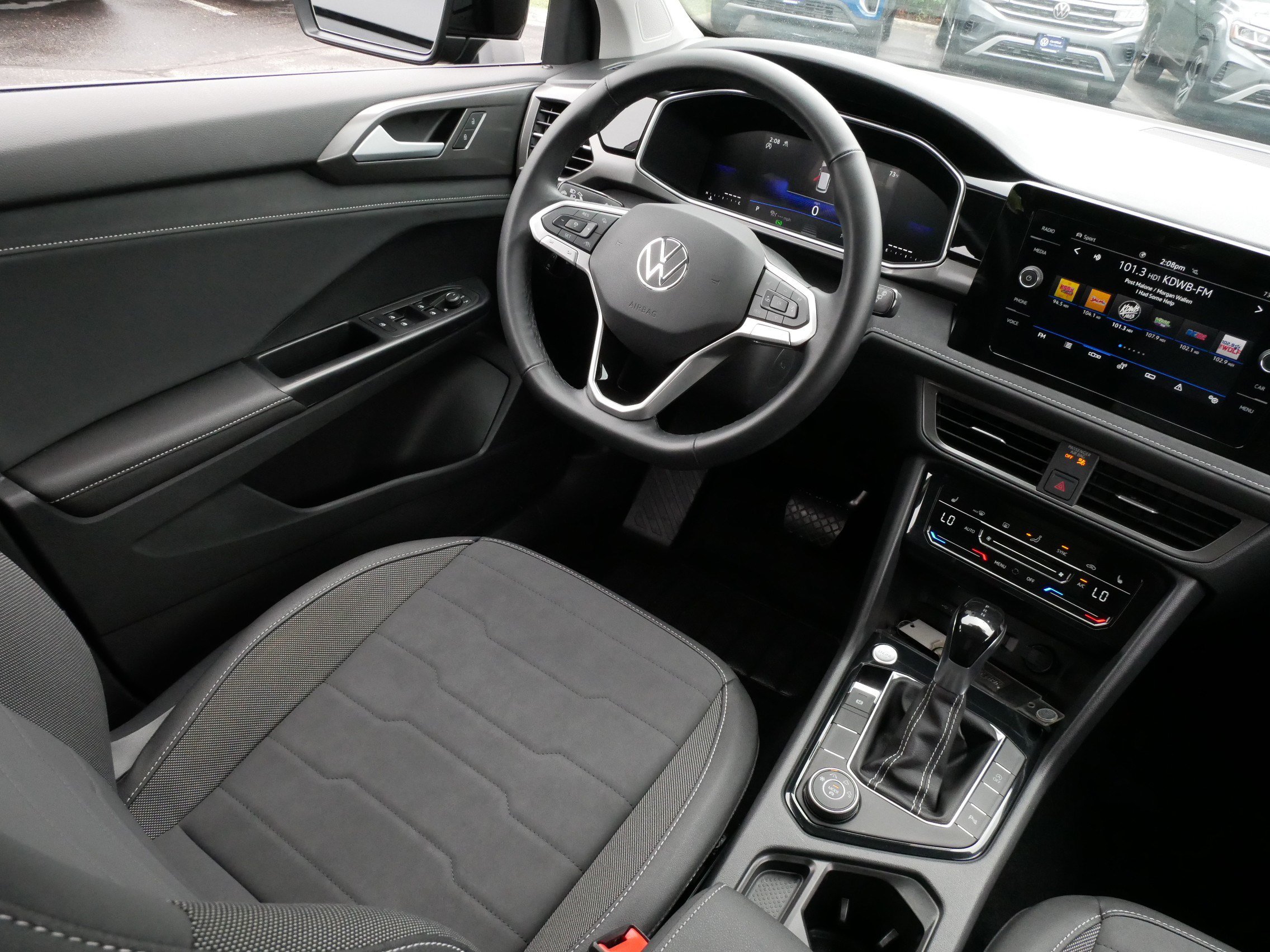 Certified 2025 Volkswagen Taos SE AWD/4WD image 9