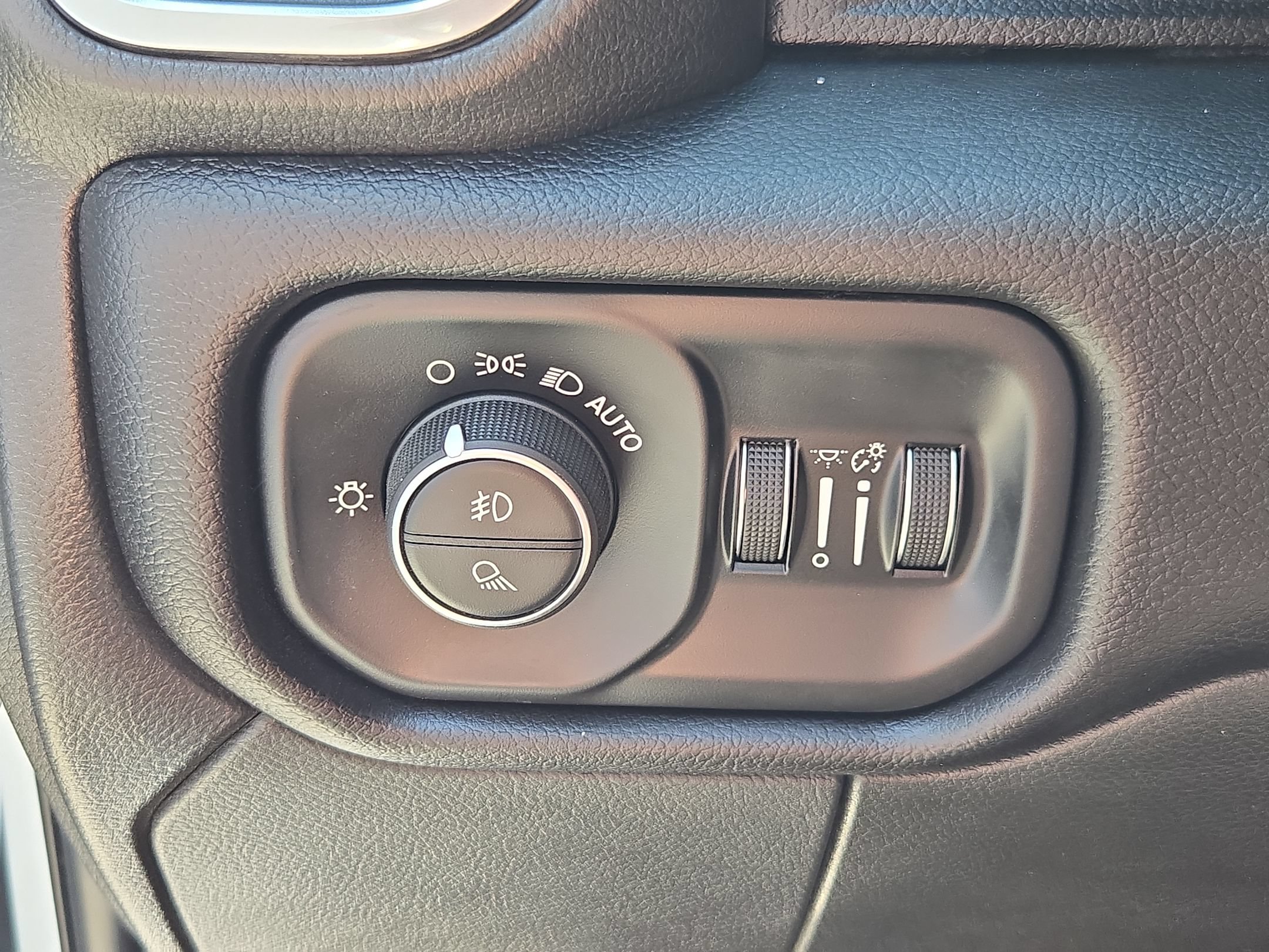 Used 2025 RAM 2500 Laramie AWD/4WD image 27