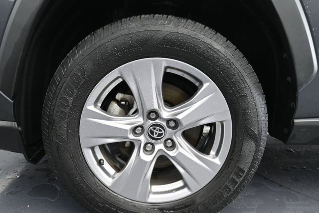 Used 2022 Toyota RAV4 XLE AWD/4WD image 24
