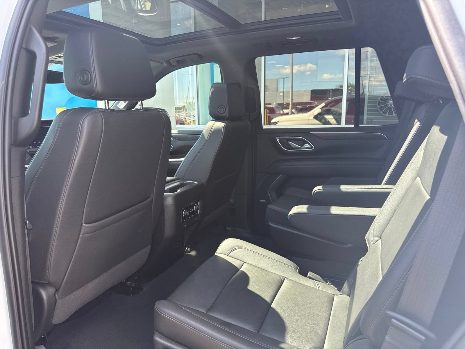 Used 2022 Chevrolet Tahoe LT w/ Luxury Package AWD/4WD image 18