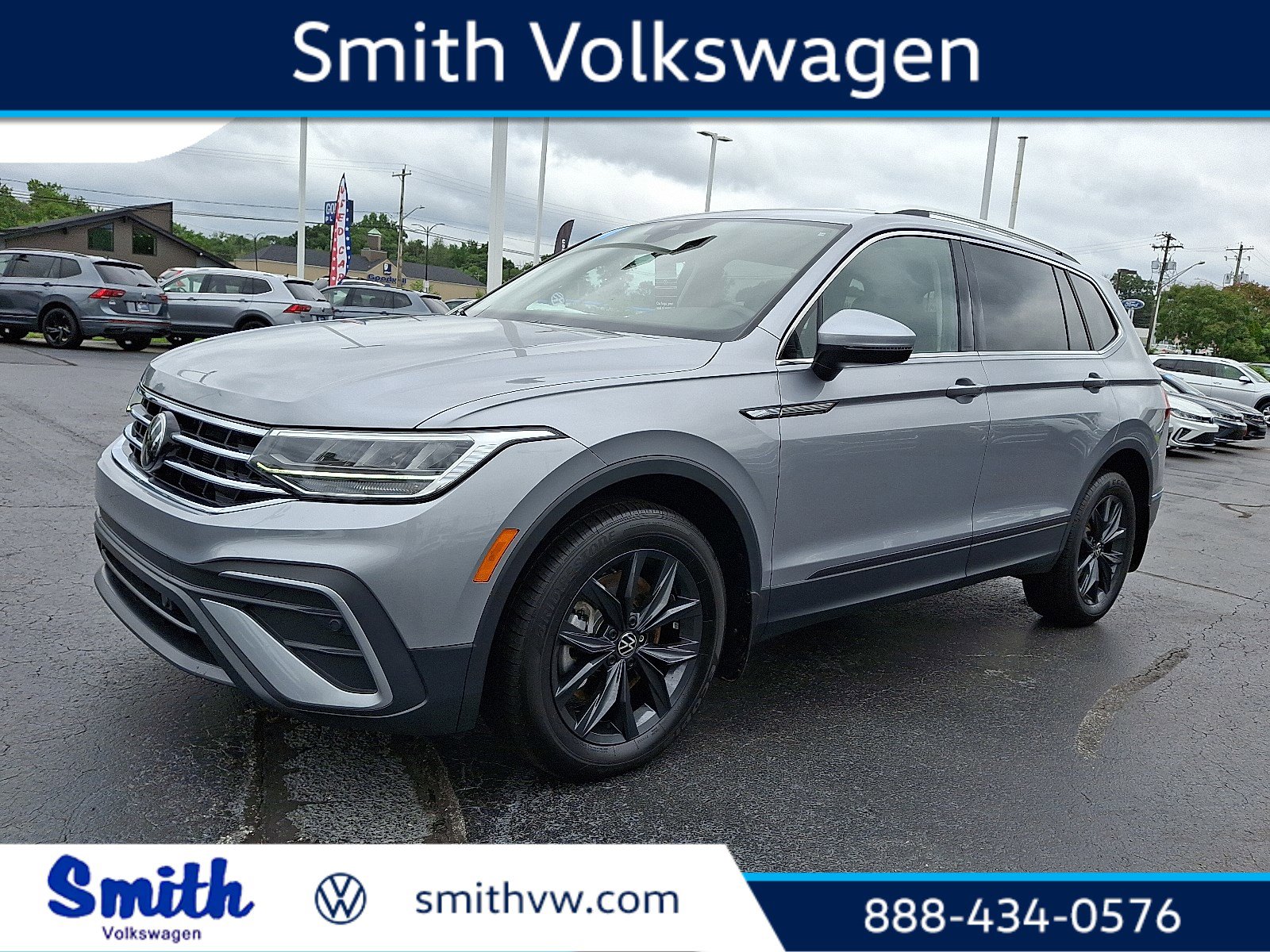 Certified 2024 Volkswagen Tiguan SE image 1