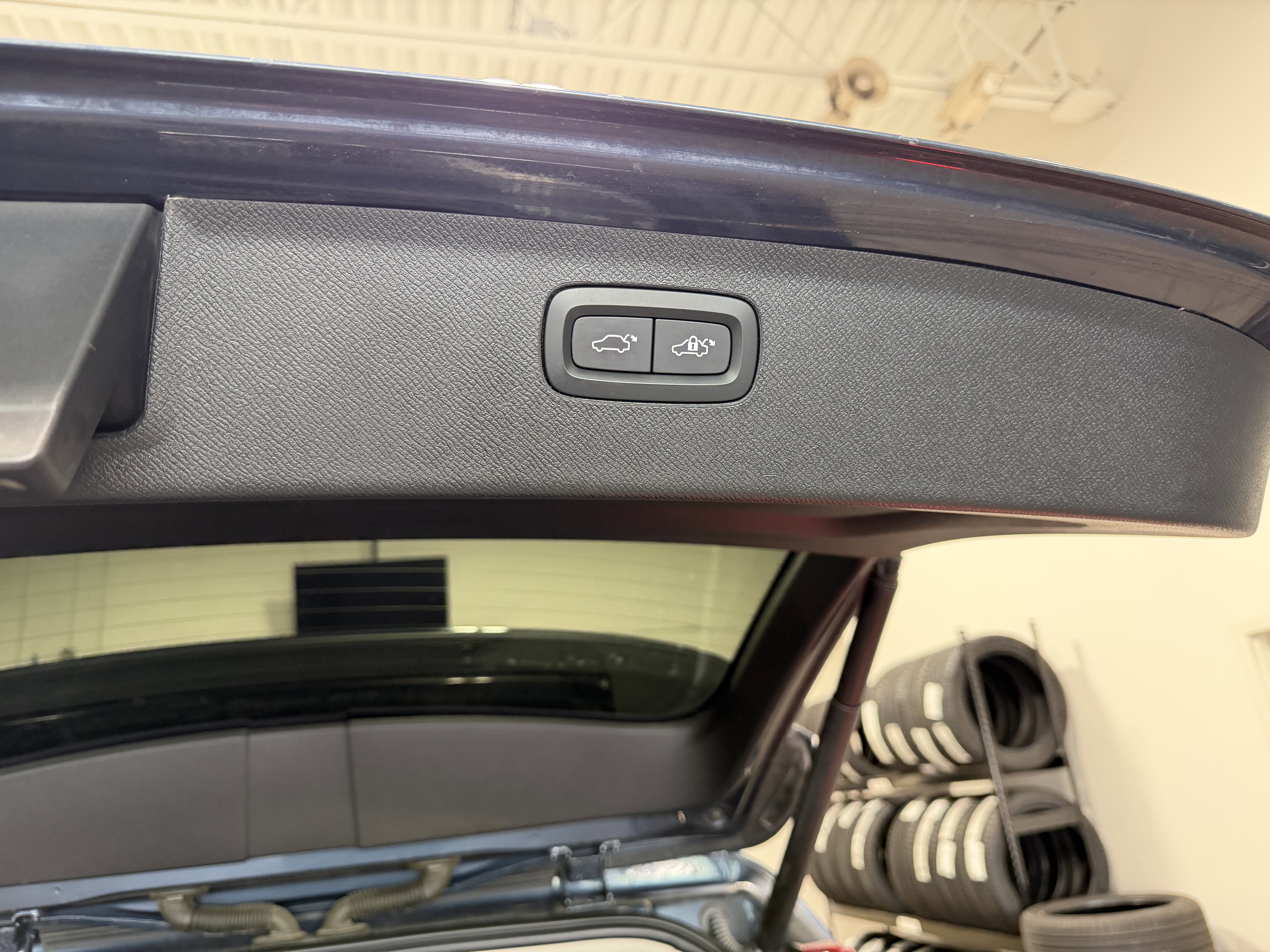 Used 2023 Volvo XC60 B5 Ultimate w/ Climate Package AWD/4WD image 29
