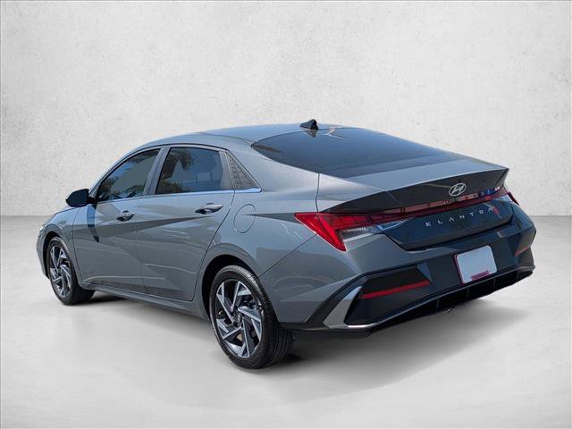 Used 2024 Hyundai Elantra SEL w/ Convenience Package FWD image 8