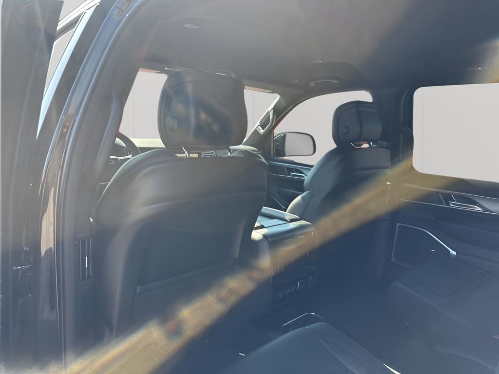 New 2026 Jeep Grand Wagoneer L 2WD image 18