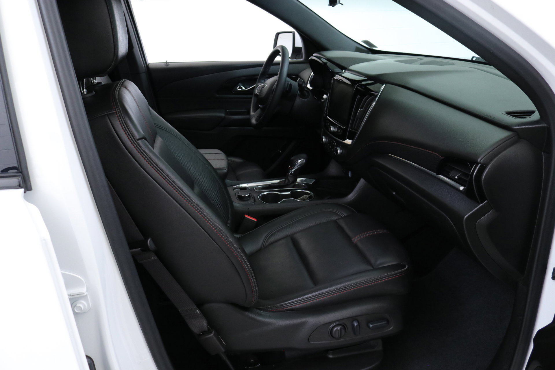 Used 2023 Chevrolet Traverse RS image 31