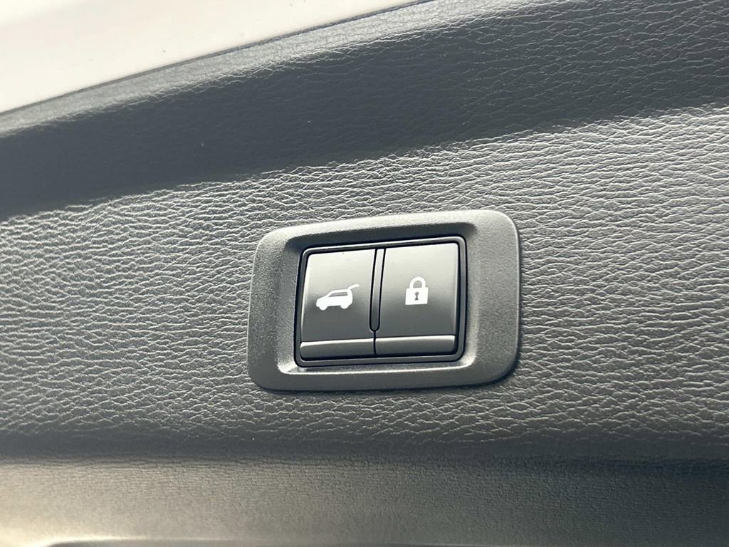 Used 2024 Mitsubishi Outlander SE image 14