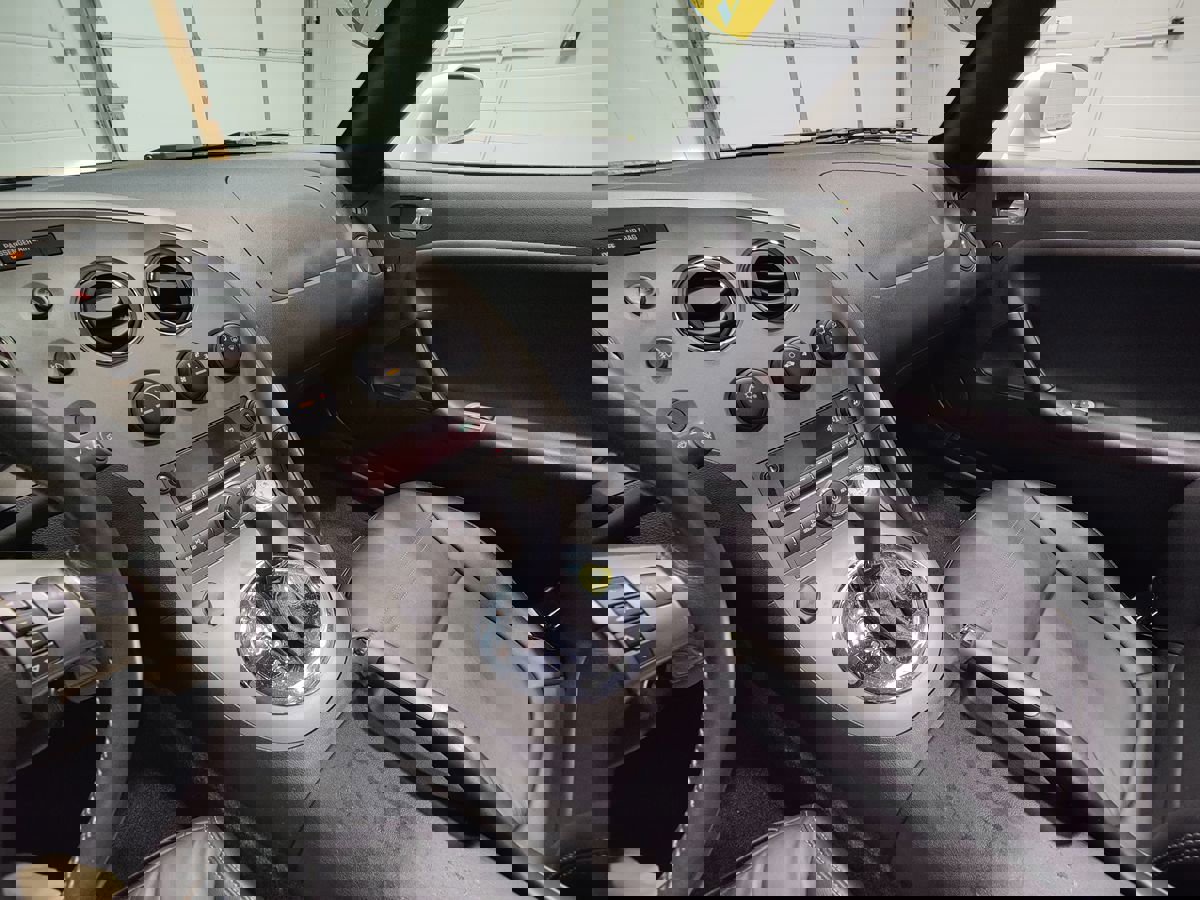 Used 2007 Pontiac Solstice Convertible w/ Premium Package image 29