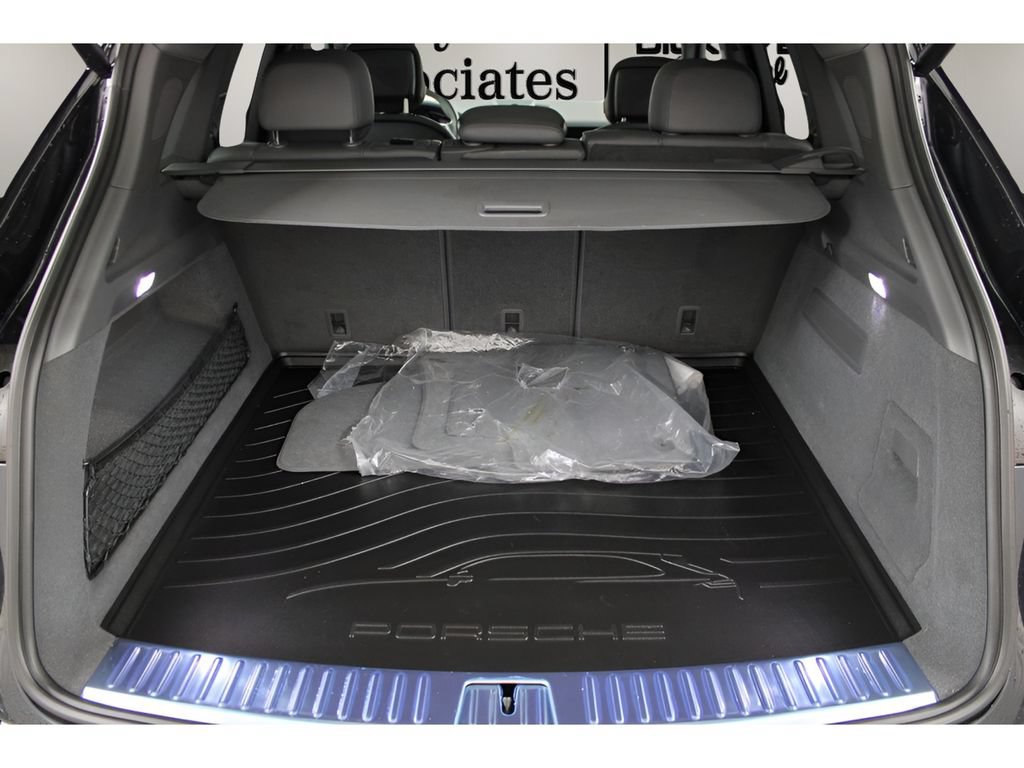 Used 2023 Porsche Cayenne AWD/4WD image 25