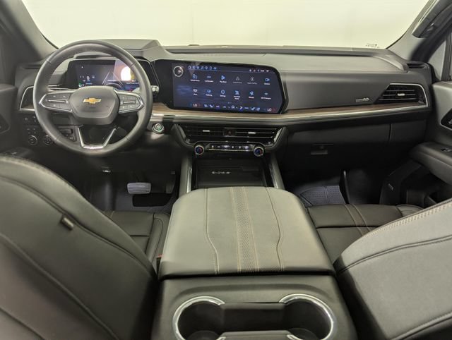 Used 2025 Chevrolet Suburban High Country AWD/4WD image 19