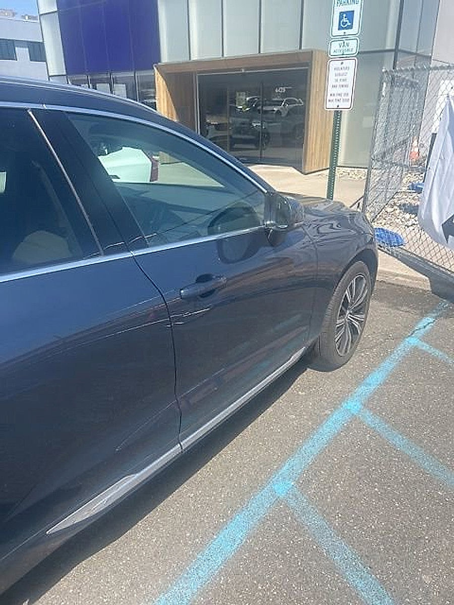 Certified 2023 Volvo XC60 B5 Plus w/ Climate Package image 9