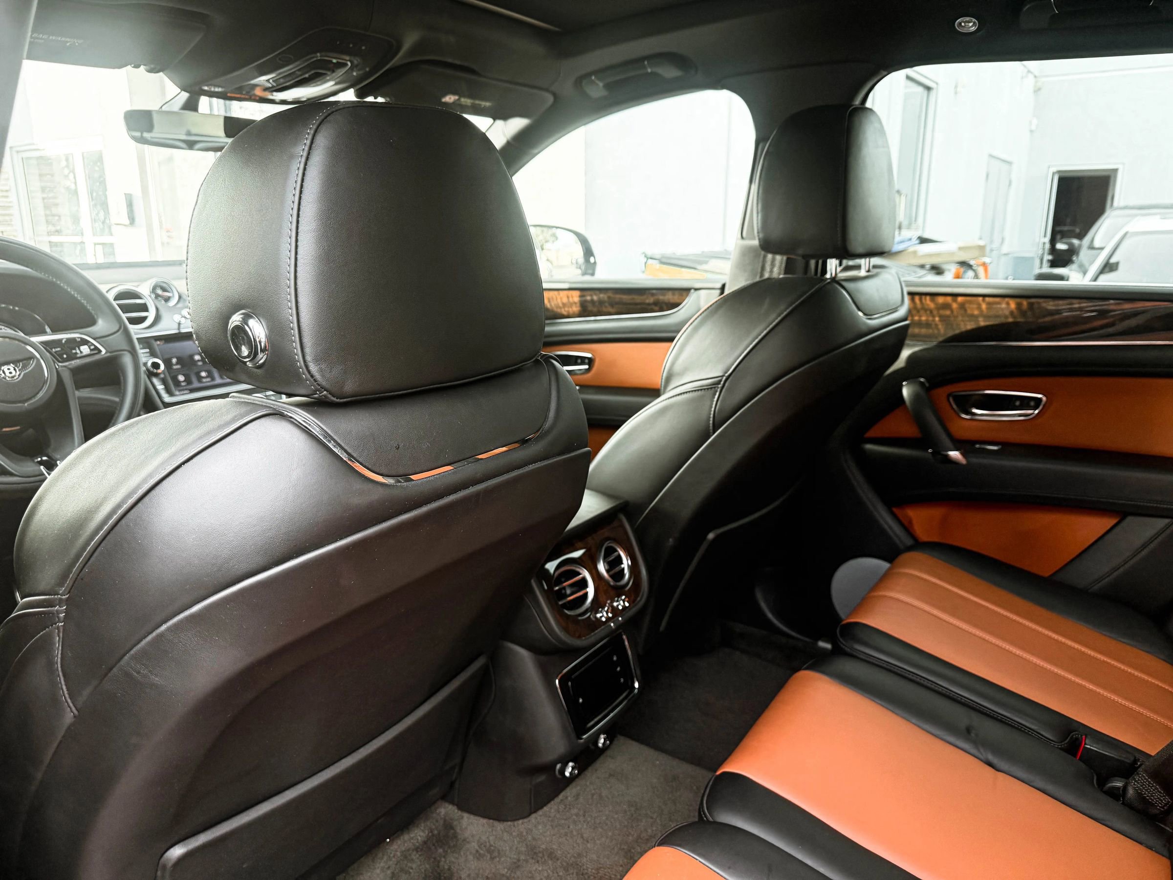 Used 2020 Bentley Bentayga image 25