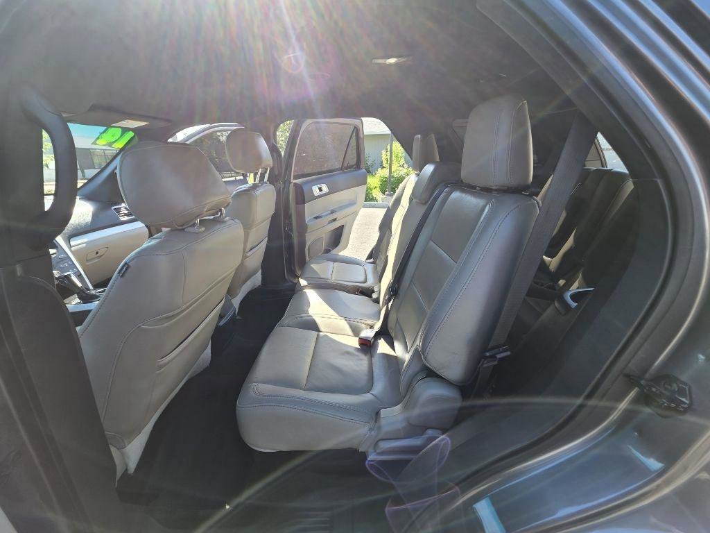 Used 2014 Ford Explorer XLT w/ Equipment Group 202A FWD image 17