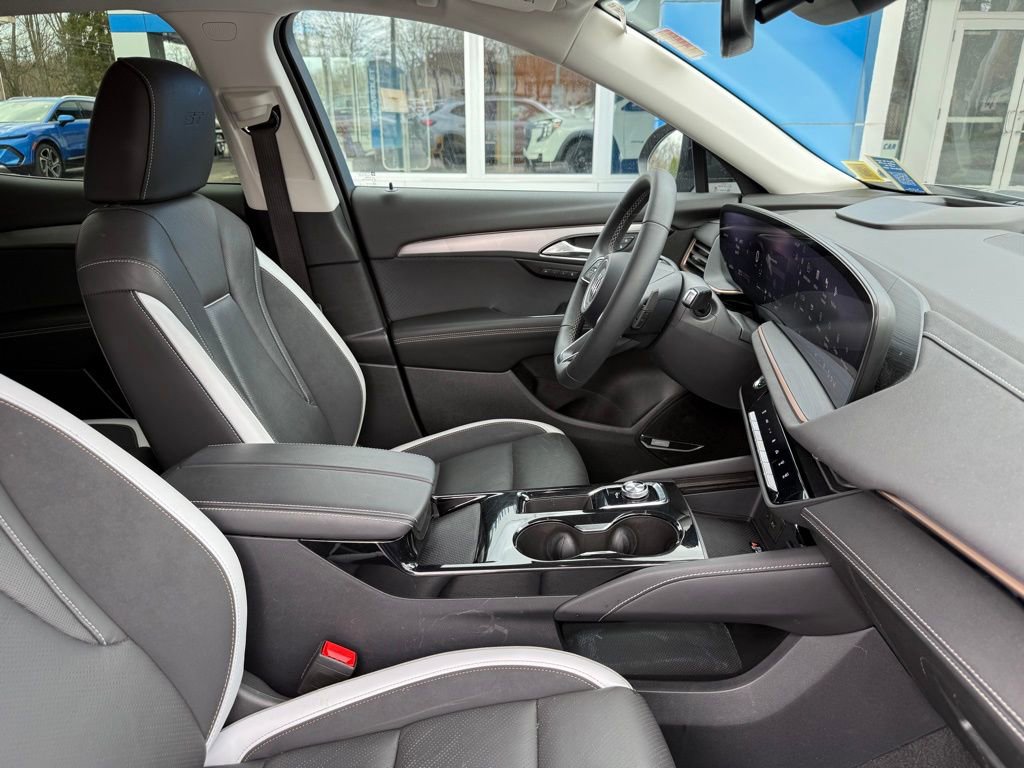 Used 2025 Buick Envision Sport Touring image 40