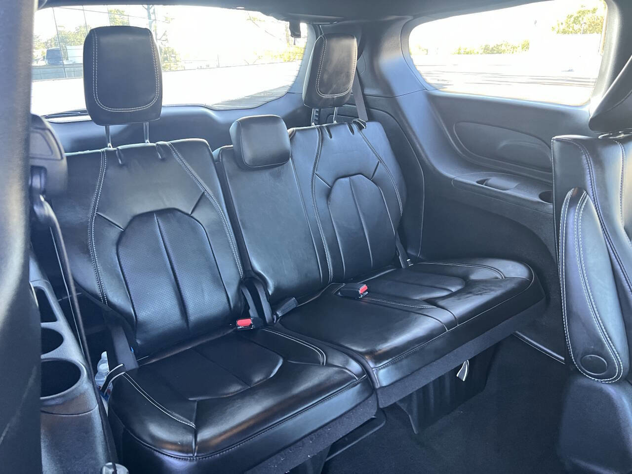 Used 2023 Chrysler Pacifica Touring-L w/ S Appearance Package image 44