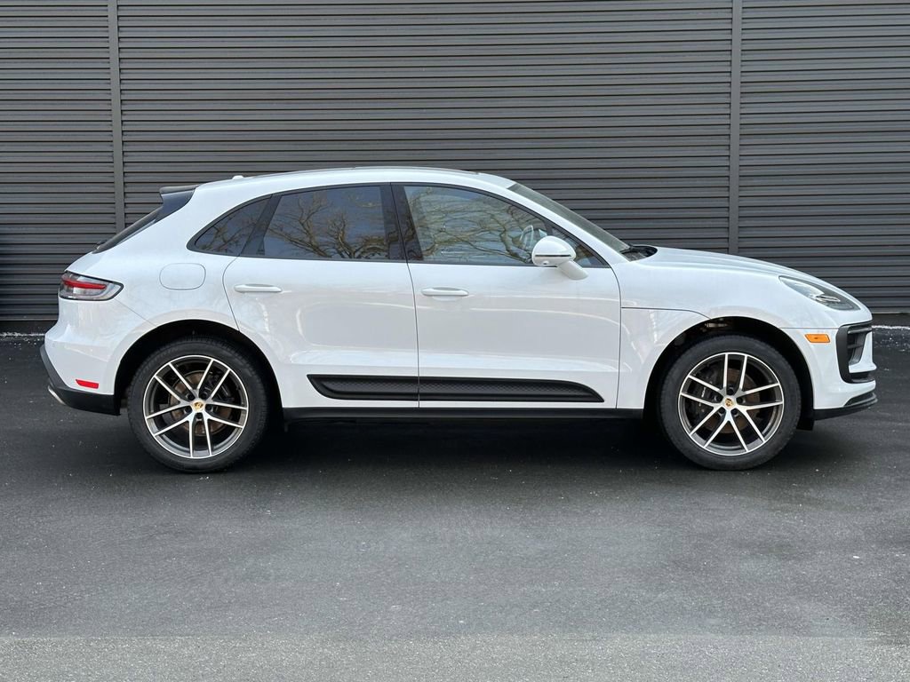 Certified 2025 Porsche Macan image 6