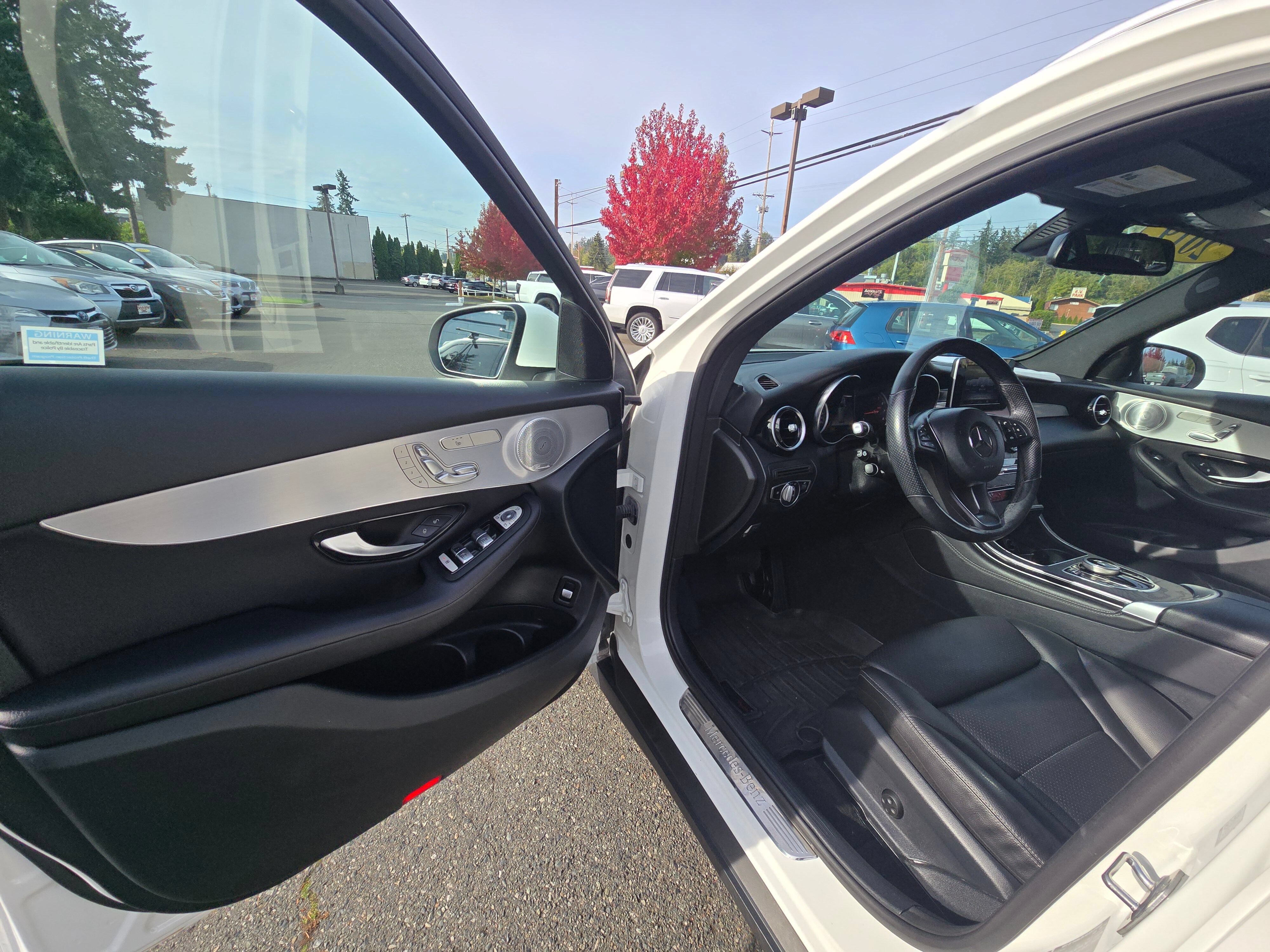 Used 2019 Mercedes-Benz GLC 300 4MATIC image 20