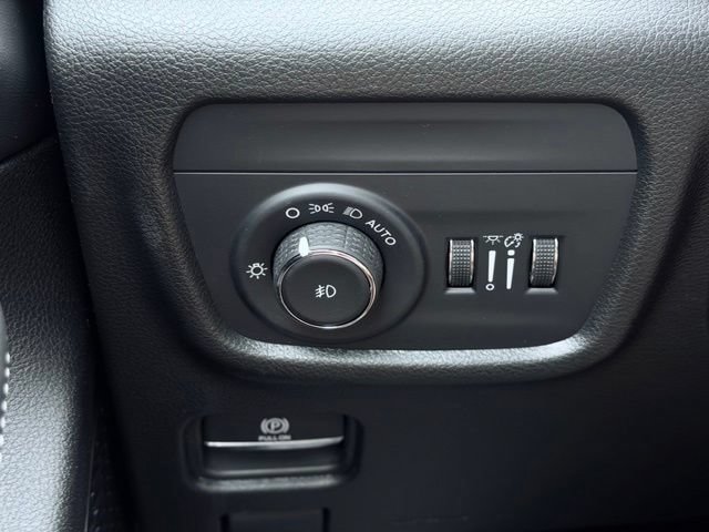 Used 2025 Jeep Grand Cherokee Limited AWD/4WD image 33